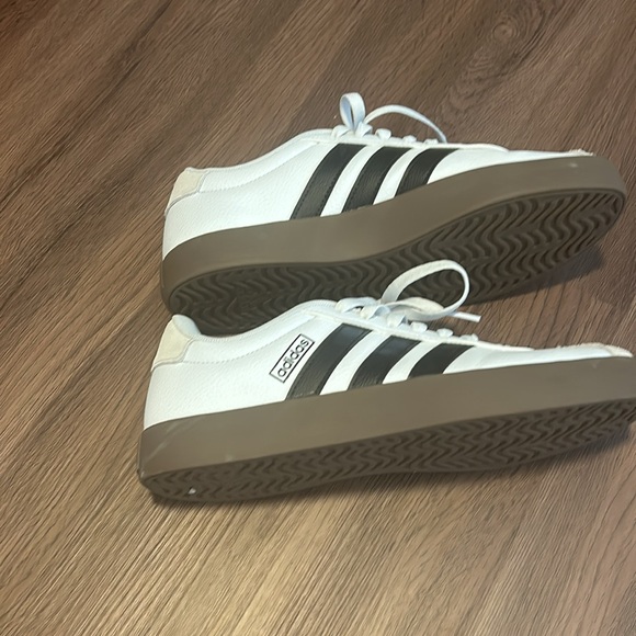 Men’s  size 7 / women’s 9 Adidas tennis shoes fits a women size 9 - Picture 8 of 11